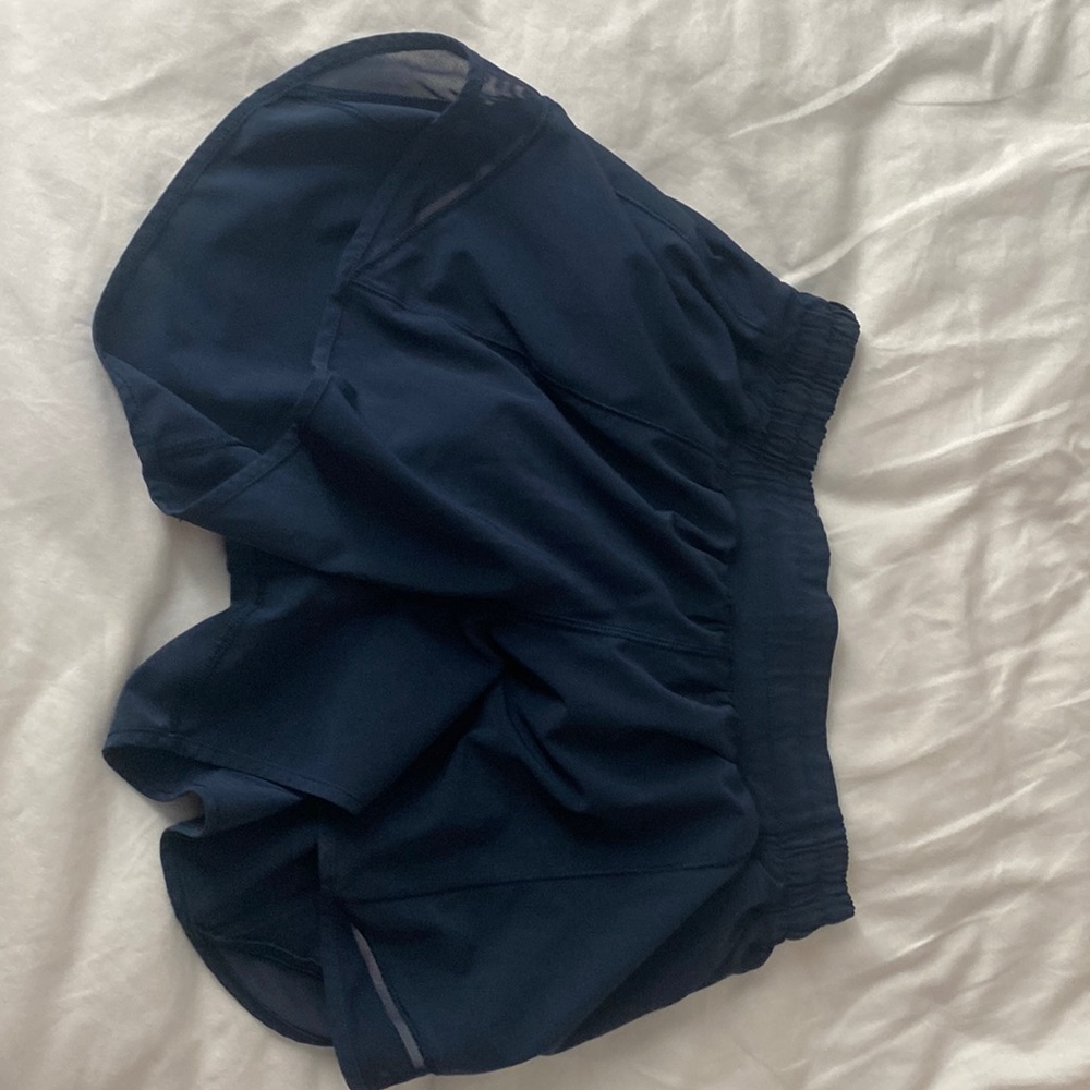 No stains or pilling and very lightly worn